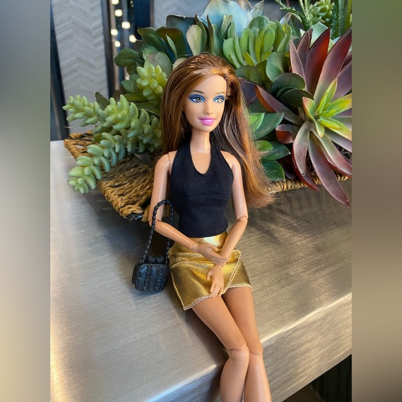 New Barbie Fashionistas - Teresa Doll - Picture 16 of 16